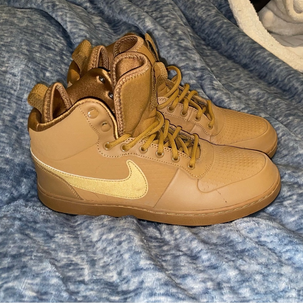 Size 9 Mens, Nike Court Borough Mid Winter